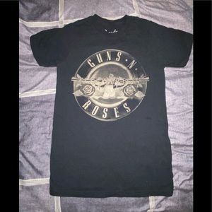 Guns and roses graphic tee